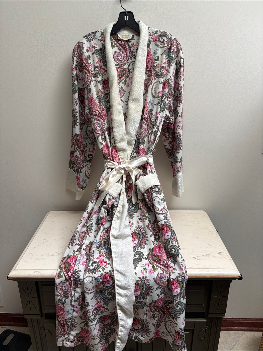 Vintage Gold Label Victoria’s Secret Paisley Print Robe